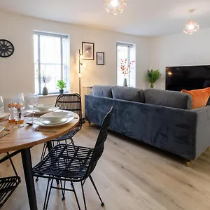 The Courtyard- Free Evening Parking , Southampton United Kingdom