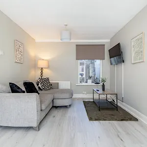 Snug Central Home, 2 Minutes From Ormeau Park! , Belfast United Kingdom